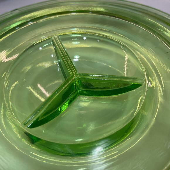 Museum-Quality Uranium Glass Refrigerator Bowl w Star lid, Vtg. Radiance Capsule - Picture 7 of 16